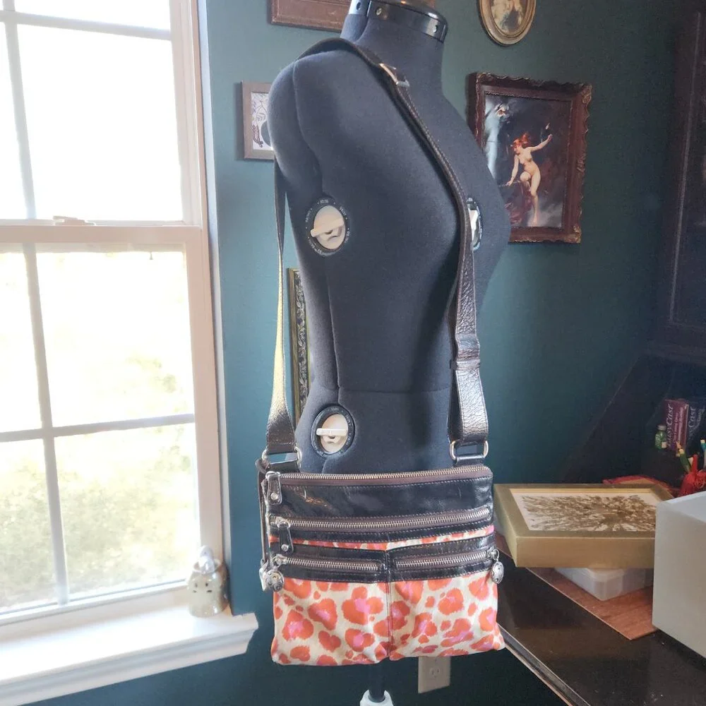 Brighton Crossbody Leopard Heart Pink and Red Pattern Purse w/Dark Leather - Picture 8 of 8